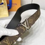 Louis-Vuitton-Reversible-Belt.png